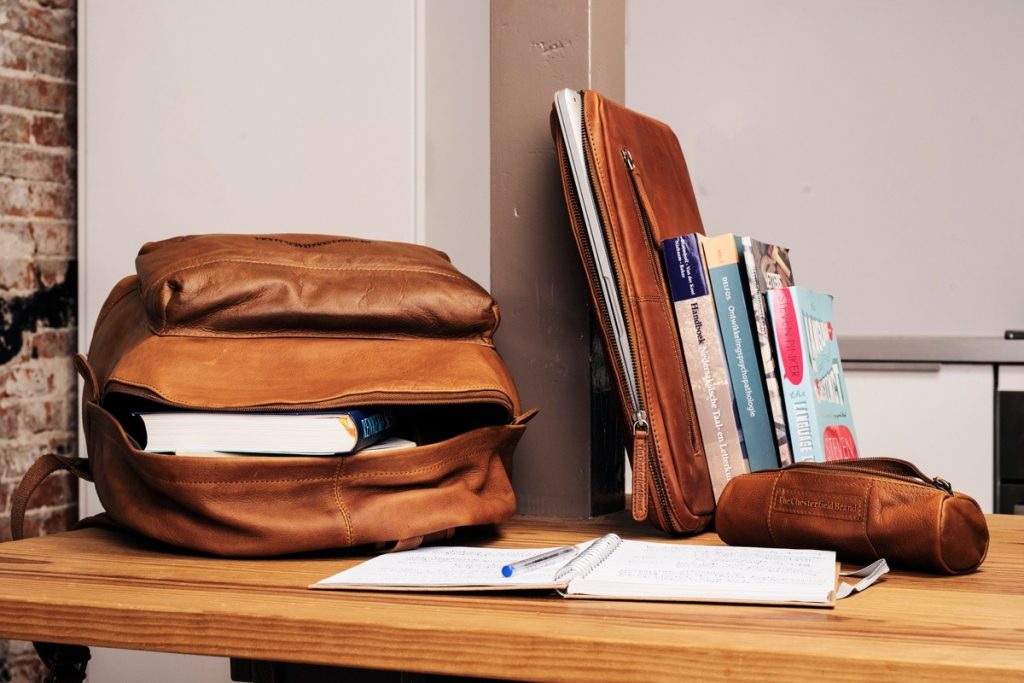 Vintage leren rugzakken in verschillende kleuren voor school en zakelijk gebruik