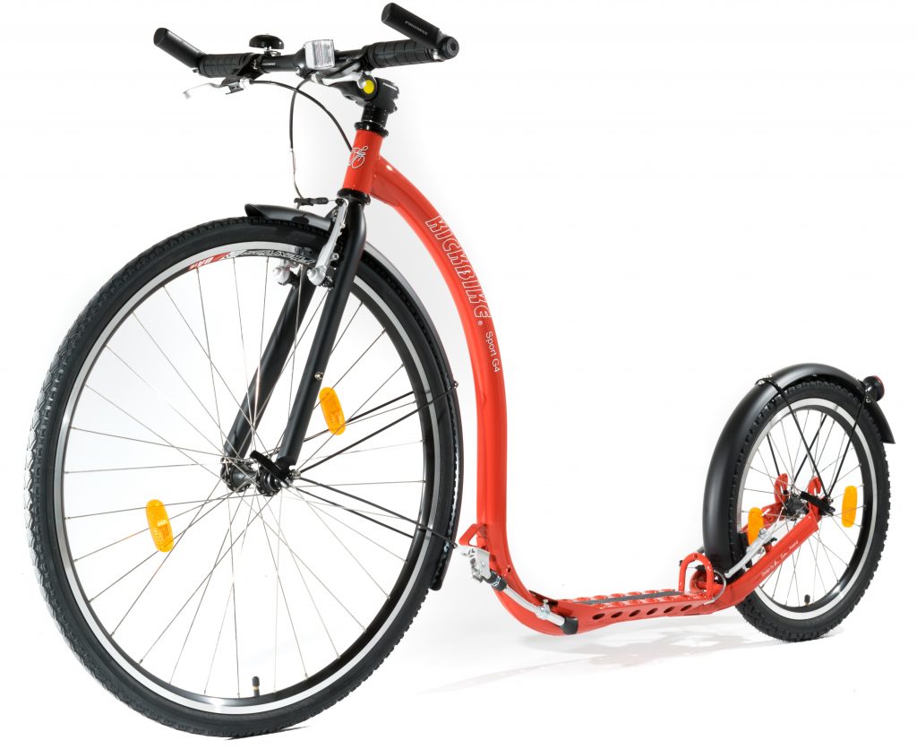 Kickbike step model in rood, wendbaar en geschikt voor uitlaten met hond in de natuur