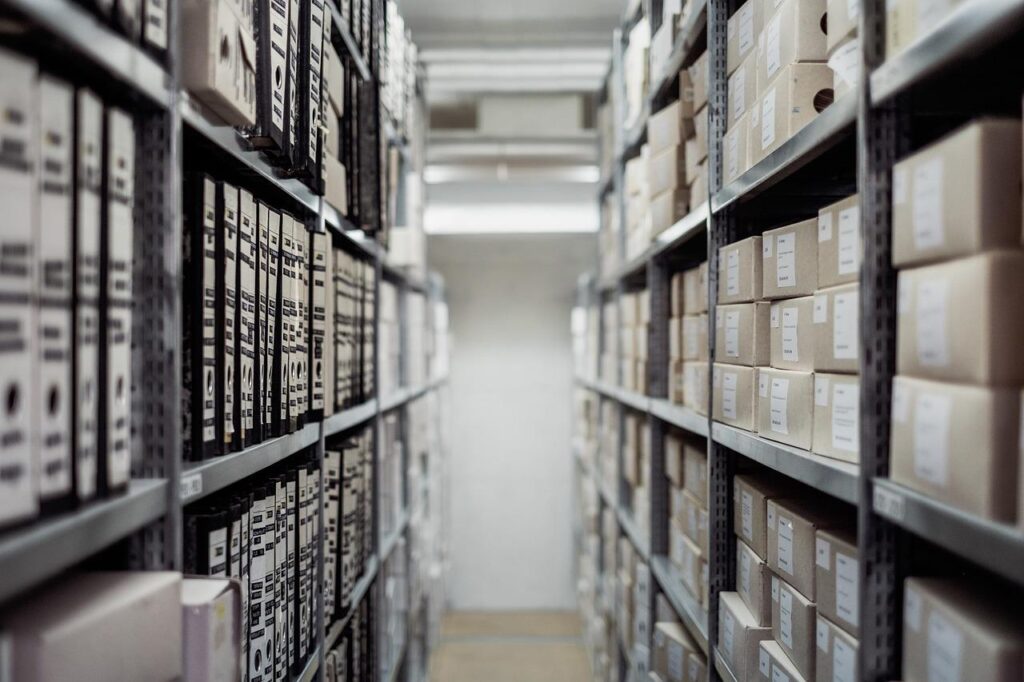 Professionele magazijnstellingen voor optimale ruimtebenutting en efficiënte opslag van goederen in het magazijn