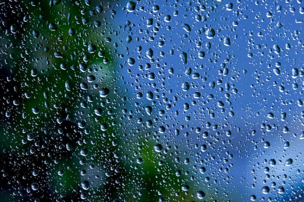 Buienradar interface met real-time weersvoorspellingen en radarkaarten voor Breda
